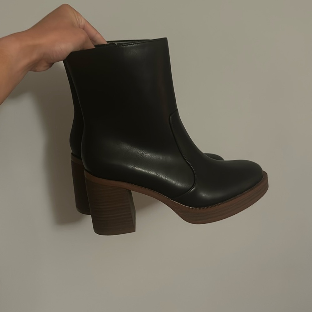 Universal Thread Women's Leather Chunky Heel Ankle Boots Memory Foam size 8 1/2